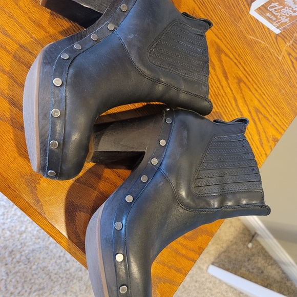 Ugg studded ankle boots - Picture 4 of 5